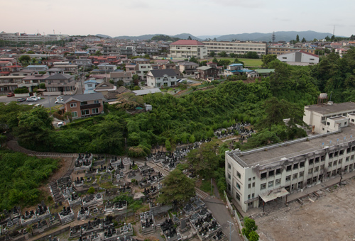 石巻市門脇小学校から裏山への避難路