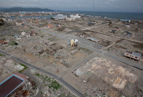 石巻市門脇小学校から女川方向