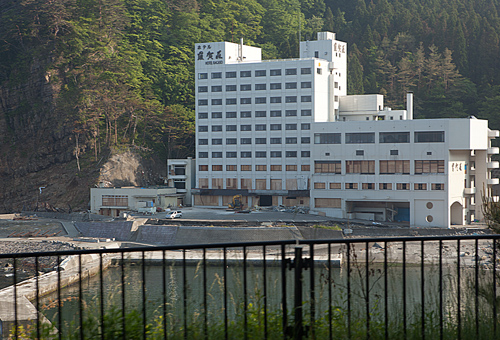 ホテル羅賀荘　南東から